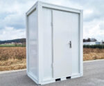 Container sanitario SCEW RAL 9002 Bianco grigiastro | A 2335 x L 1650 x P 1200 mm | porta a un'anta | con acqua calda